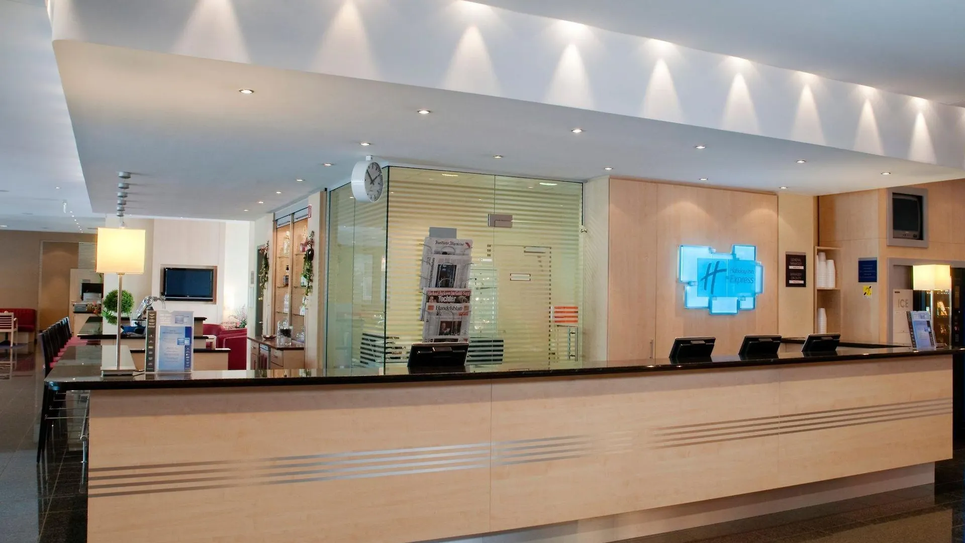 Hotel Holiday Inn Express Frankfurt Messe By Ihg Frankfurt nad Mohanem